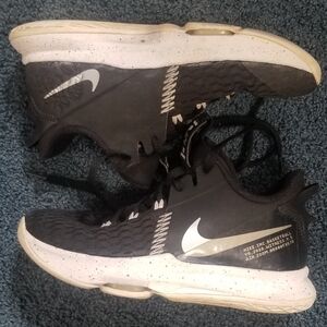 Nike Lebron Witness 5. Air Zoom. CT4629-001 Release Year 2020. Size Big Boy 6.5Y